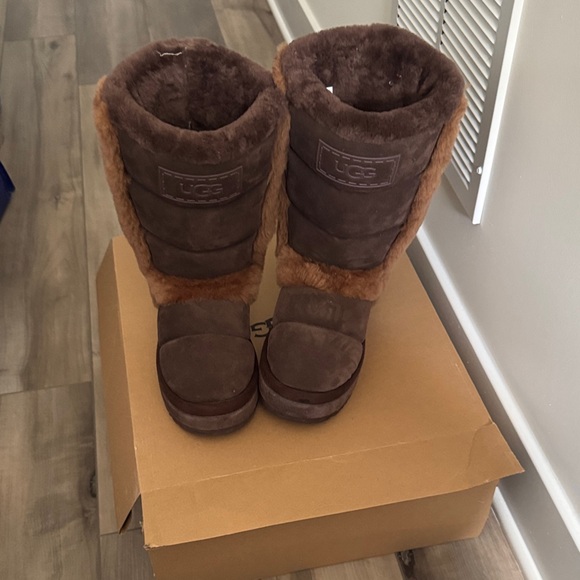 UGG Chocolate Shearling Boots - Picture 1 of 7